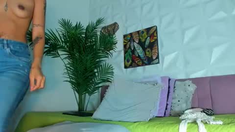 Snapshot of hellen_sky_ chatting on November 24, 7:46 pm hellen online show from November 24, 7:46 pm