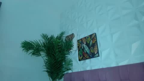 hellen     online show from February 4, 7:09 pm