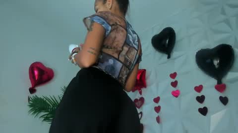 Snapshot of hellen_sky_ chatting on May 4, 7:10 pm hellen online show from May 4, 7:10 pm