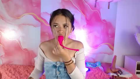 Snapshot of hellengp chatting on June 12, 10:19 pm Hellen lopez online show from June 12, 10:19 pm