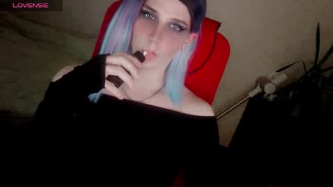 Snapshot of hellenspellman chatting on November 22, 7:02 pm Helen Spellman online show from November 22, 7:02 pm