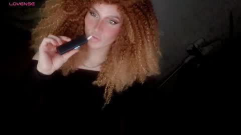 Snapshot of hellenspellman chatting on December 5, 4:25 pm Helen Spellman online show from December 5, 4:25 pm