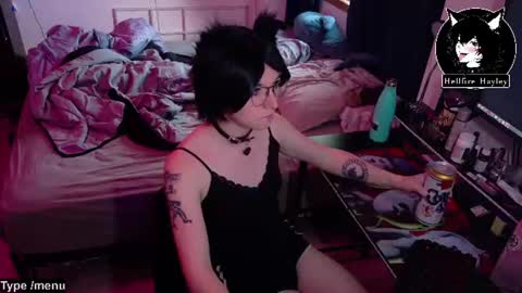 Snapshot of hellfire_girl chatting on June 22, 2:35 am Hayley online show from June 22, 2:35 am