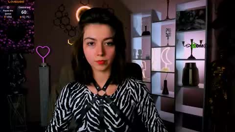 Snapshot of helli_belli chatting on November 16, 8:36 pm Helli online show from November 16, 8:36 pm