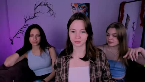 Snapshot of helli_belli chatting on November 22, 8:19 pm Helli online show from November 22, 8:19 pm