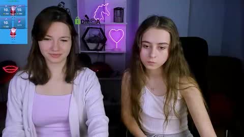 Snapshot of helli_belli chatting on December 3, 8:18 pm Helli online show from December 3, 8:18 pm