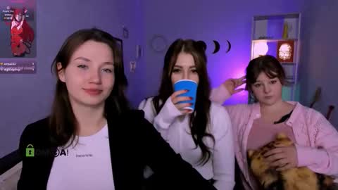 Snapshot of helli_belli chatting on December 18, 8:26 pm Helli online show from December 18, 8:26 pm