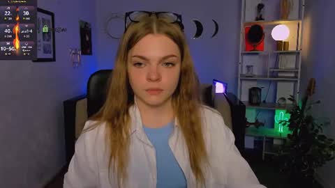 Snapshot of helli_belli chatting on June 19, 7:17 pm Helli online show from June 19, 7:17 pm