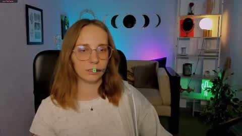 Snapshot of helli_belli chatting on June 20, 7:05 pm Helli online show from June 20, 7:05 pm