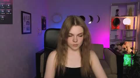 Snapshot of helli_belli chatting on June 27, 7:19 pm Helli online show from June 27, 7:19 pm