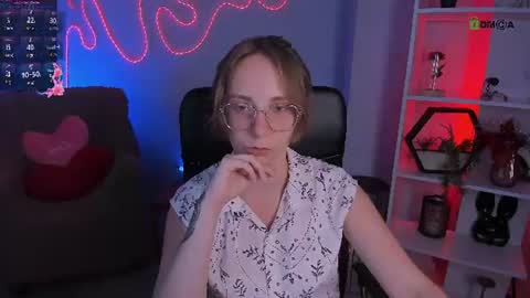 Snapshot of helli_belli chatting on July 18, 7:17 pm Helli online show from July 18, 7:17 pm