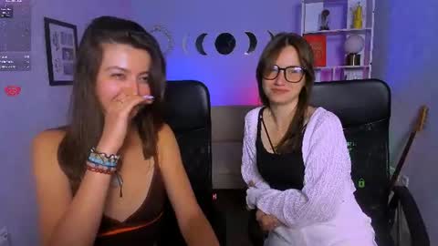 Snapshot of helli_belli chatting on July 28, 8:52 pm Helli online show from July 28, 8:52 pm