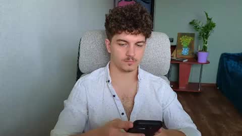 Snapshot of hellish_sugar chatting on June 22, 6:32 am Remy online show from June 22, 6:32 am