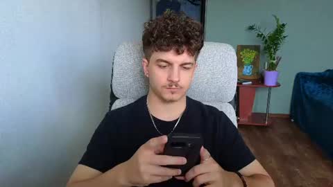 Snapshot of hellish_sugar chatting on July 6, 12:24 pm Remy online show from July 6, 12:24 pm