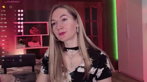 Snapshot of hello_lisha chatting on November 17, 9:04 am Alisia Monday to Friday from 10 am to 4 pm GMT 2 online show from November 17, 9:04 am