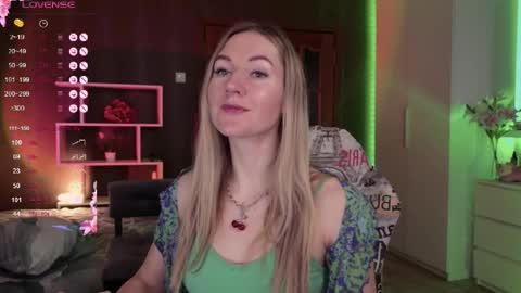 Snapshot of hello_lisha chatting on November 21, 8:35 am Alisia Monday to Friday from 10 am to 4 pm GMT 2 online show from November 21, 8:35 am