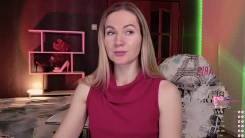 Snapshot of hello_lisha chatting on December 2, 8:08 am Alisia Monday to Friday from 10 am to 4 pm GMT 2 online show from December 2, 8:08 am