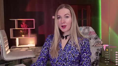 Snapshot of hello_lisha chatting on December 4, 9:18 am Alisia Monday to Friday from 10 am to 4 pm GMT 2 online show from December 4, 9:18 am