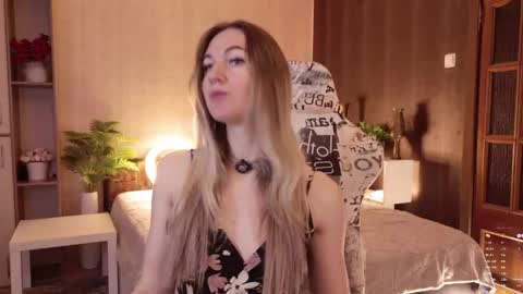 Alisia  Monday to Friday from 10 am to 4 pm GMT 2 online show from April 30, 8:20 am