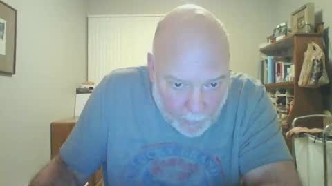 Snapshot of helloforfun111 chatting on December 31, 12:46 pm helloforfun111 online show from December 31, 12:46 pm