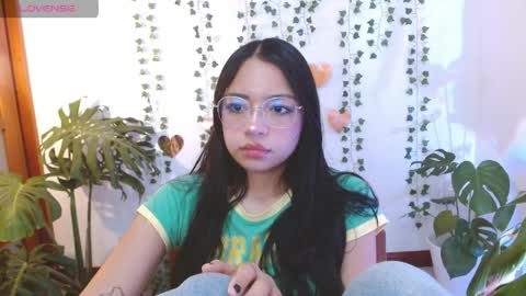 Snapshot of hellokitty_valery1 chatting on May 4, 1:23 am hellokitty_valery1 online show from May 4, 1:23 am