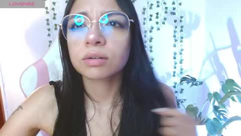 Snapshot of hellokitty_valery1 chatting on May 17, 12:30 am hellokitty_valery1 online show from May 17, 12:30 am