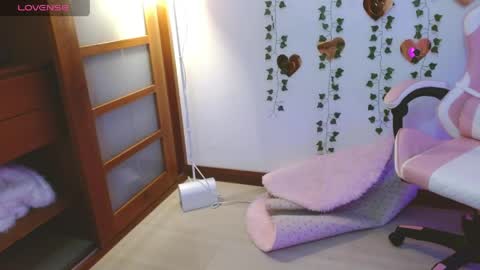 Snapshot of hellokitty_valery1 chatting on May 20, 1:34 am hellokitty_valery1 online show from May 20, 1:34 am