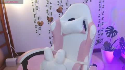 Snapshot of hellokitty_valery1 chatting on June 13, 3:37 am hellokitty_valery1 online show from June 13, 3:37 am