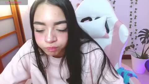 Snapshot of hellokitty_valery1 chatting on June 22, 3:25 am hellokitty_valery1 online show from June 22, 3:25 am