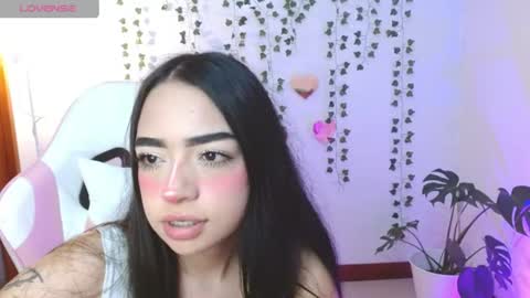 Snapshot of hellokitty_valery1 chatting on July 1, 12:12 am hellokitty_valery1 online show from July 1, 12:12 am