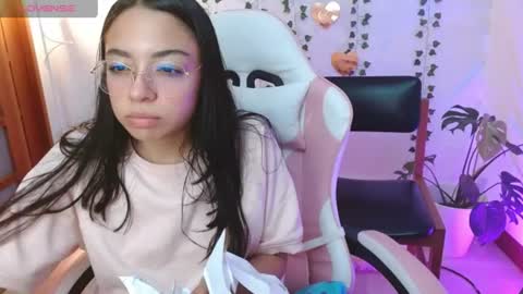 Snapshot of hellokitty_valery1 chatting on July 6, 1:35 am hellokitty_valery1 online show from July 6, 1:35 am