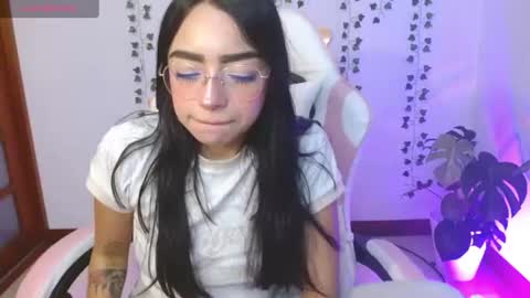 Snapshot of hellokitty_valery1 chatting on July 10, 2:38 am hellokitty_valery1 online show from July 10, 2:38 am