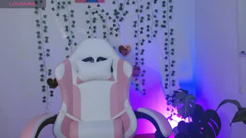 Snapshot of hellokitty_valery1 chatting on July 14, 2:05 am hellokitty_valery1 online show from July 14, 2:05 am