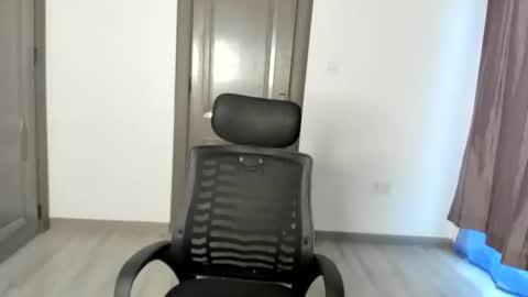 Snapshot of hellotitty_ chatting on November 10, 4:00 am Sandy online show from November 10, 4:00 am