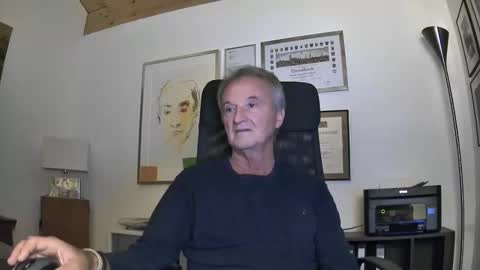 Snapshot of helmut227 chatting on November 9, 9:57 pm helmut227 online show from November 9, 9:57 pm