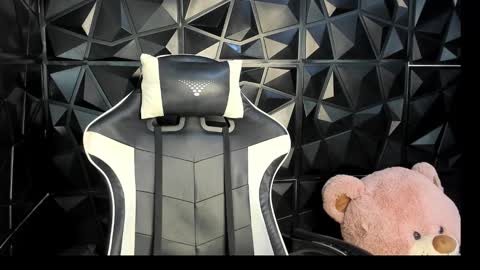 Snapshot of heluehorny13 chatting on November 29, 5:43 am heluehorny13 online show from November 29, 5:43 am