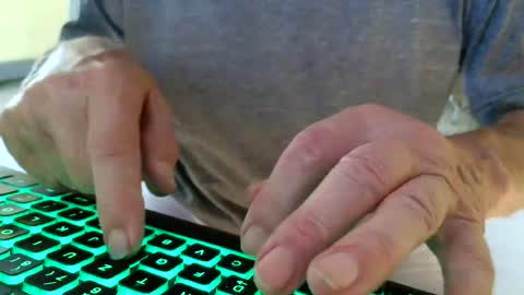 Snapshot of helvella chatting on July 24, 5:44 pm Helvell online show from July 24, 5:44 pm