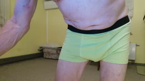 Snapshot of helvella chatting on August 3, 9:18 pm Helvell online show from August 3, 9:18 pm