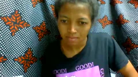 Snapshot of henitsaldy chatting on July 9, 3:38 pm henitsaldy online show from July 9, 3:38 pm