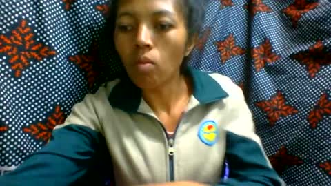 Snapshot of henitsaldy chatting on July 11, 2:53 pm henitsaldy online show from July 11, 2:53 pm