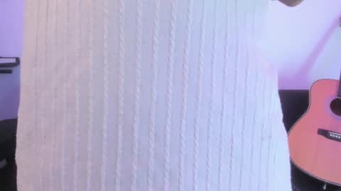 Snapshot of henrik_senn chatting on June 9, 8:09 pm henrik_senn online show from June 9, 8:09 pm