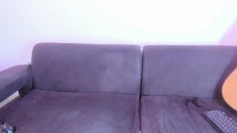 Snapshot of henrik_senn chatting on June 12, 9:35 pm henrik_senn online show from June 12, 9:35 pm