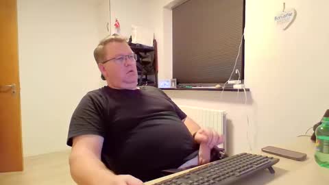henrikrp1971 online show from December 28, 5:46 pm