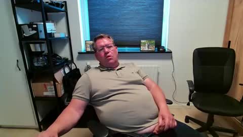 henrikrp1971 online show from May 6, 4:56 pm