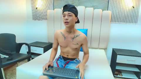 Henry online show from February 25, 9:13 pm