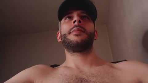 Snapshot of henryaxe chatting on July 16, 9:54 pm HenryAxe online show from July 16, 9:54 pm