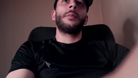 Snapshot of henryaxe chatting on July 24, 10:35 am HenryAxe online show from July 24, 10:35 am