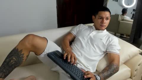 Snapshot of henrydouglas chatting on April 3, 5:33 pm henrydouglas online show from April 3, 5:33 pm