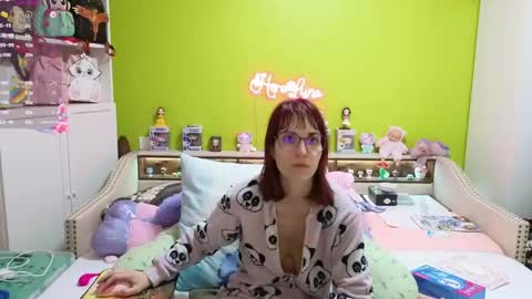Snapshot of heraluna_ chatting on April 3, 8:18 pm HeraLuna online show from April 3, 8:18 pm