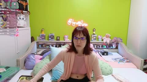 Snapshot of heraluna_ chatting on April 7, 7:47 pm HeraLuna online show from April 7, 7:47 pm